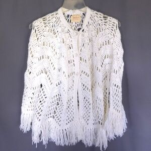 Vtg Handmade Crochet Poncho White One Size Cottagecore Shawl Fringe 60s‎ 70s